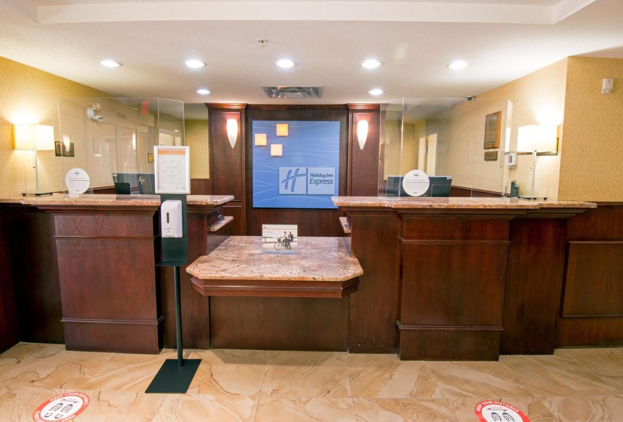 Holiday Inn Express Hotel & Suites Edson By Ihg Eksteriør bilde