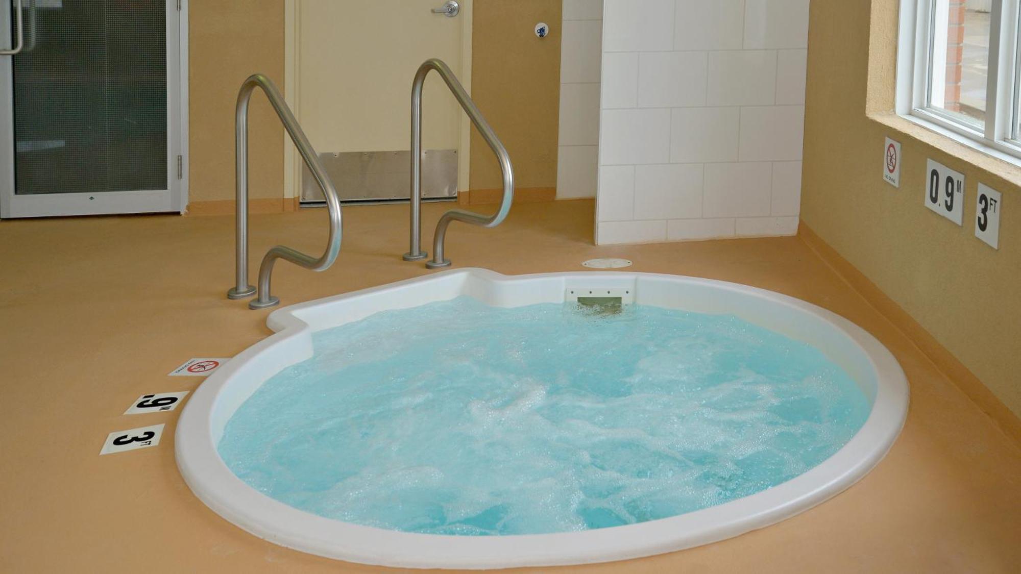 Holiday Inn Express Hotel & Suites Edson By Ihg Eksteriør bilde