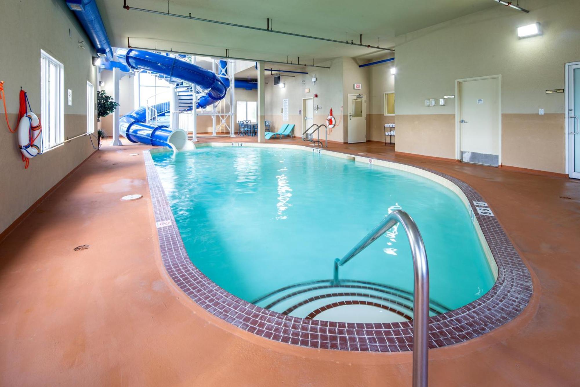 Holiday Inn Express Hotel & Suites Edson By Ihg Eksteriør bilde
