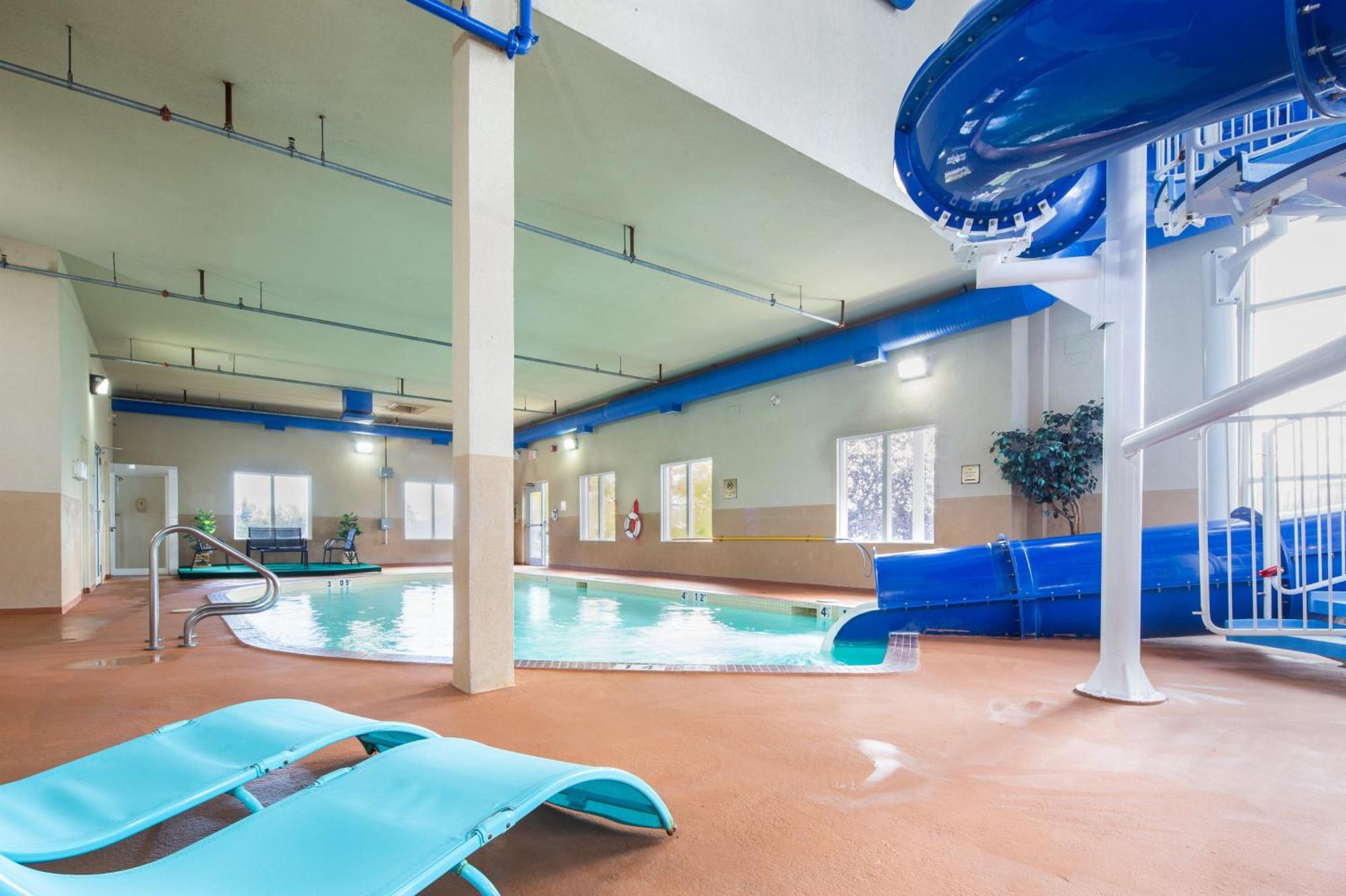 Holiday Inn Express Hotel & Suites Edson By Ihg Eksteriør bilde