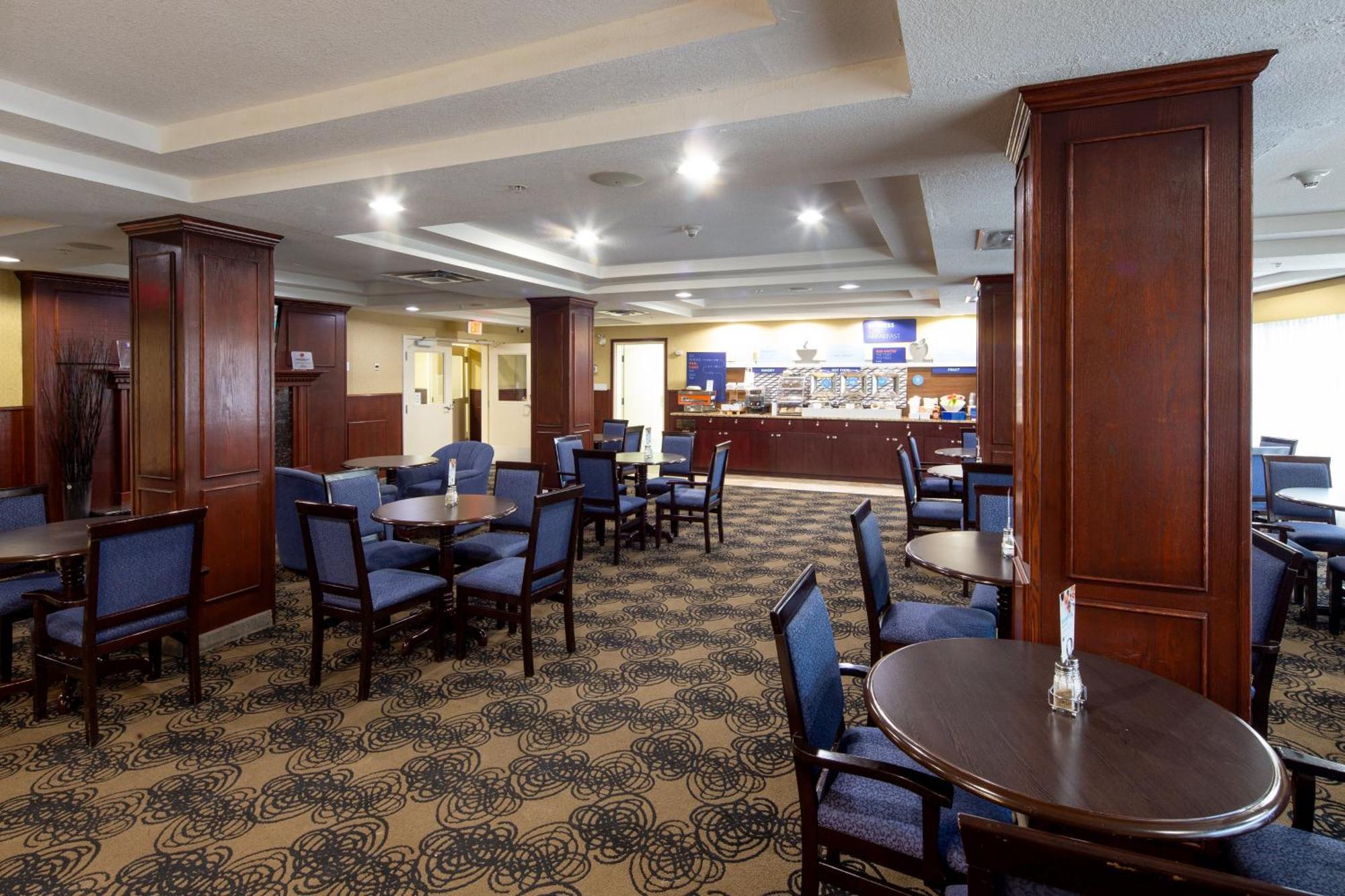 Holiday Inn Express Hotel & Suites Edson By Ihg Eksteriør bilde