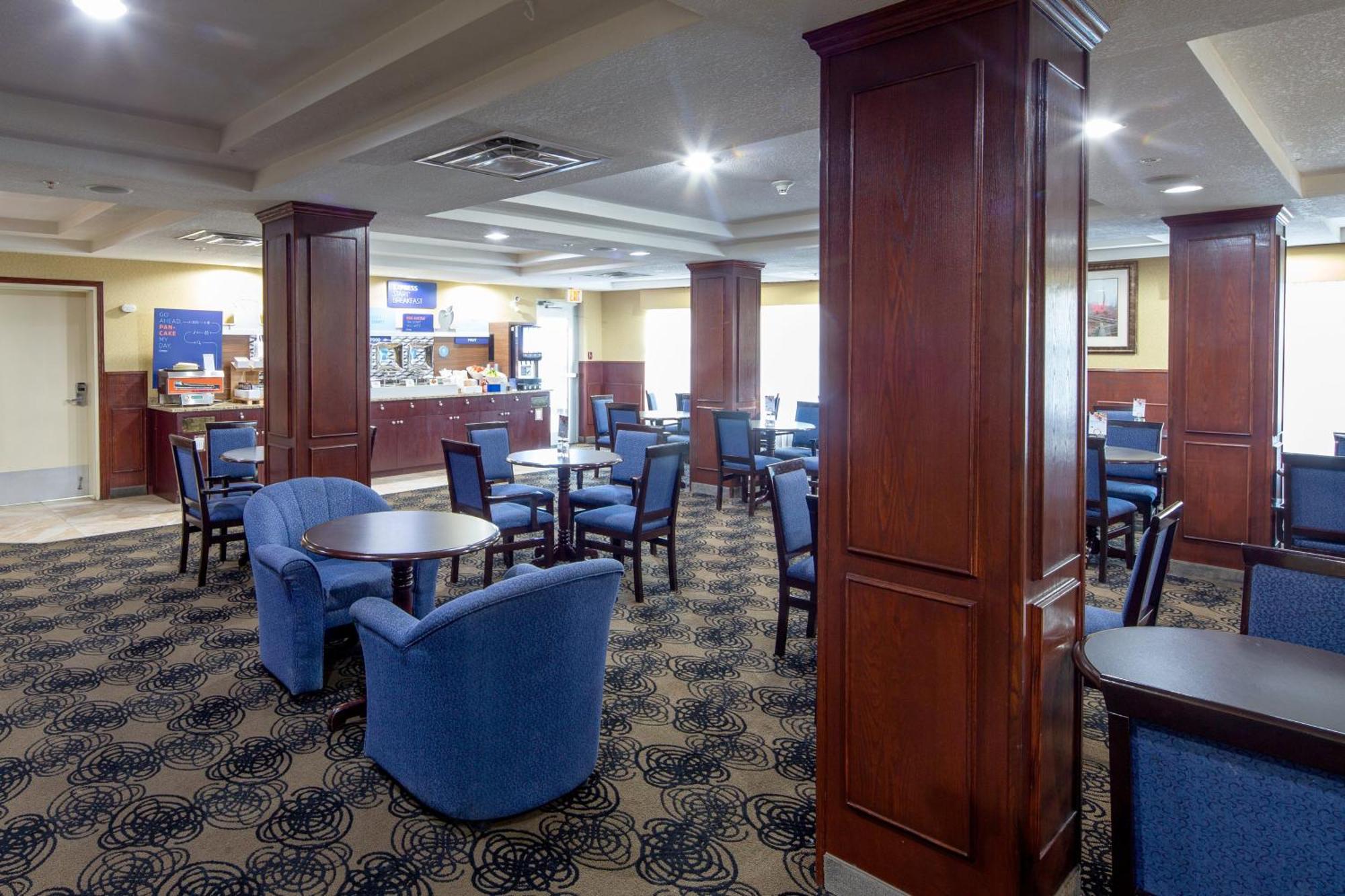 Holiday Inn Express Hotel & Suites Edson By Ihg Eksteriør bilde