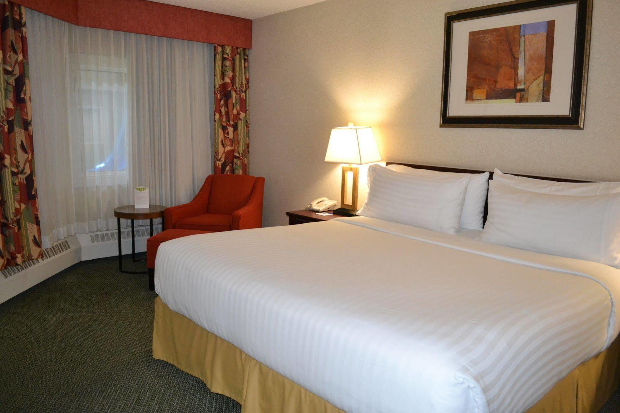 Holiday Inn Express Hotel & Suites Edson By Ihg Eksteriør bilde