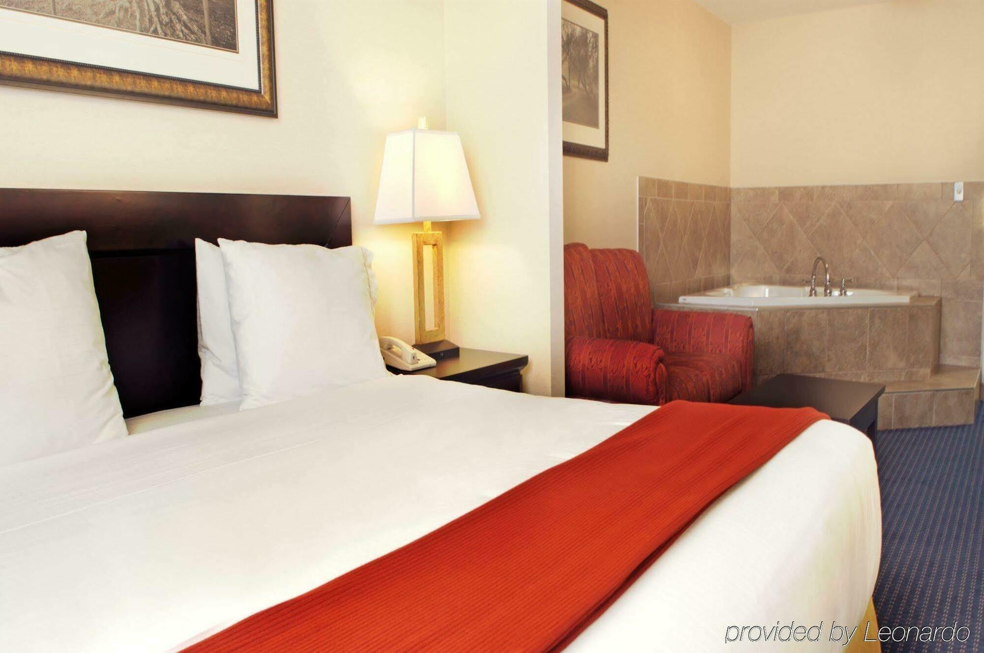 Holiday Inn Express Hotel & Suites Edson By Ihg Eksteriør bilde