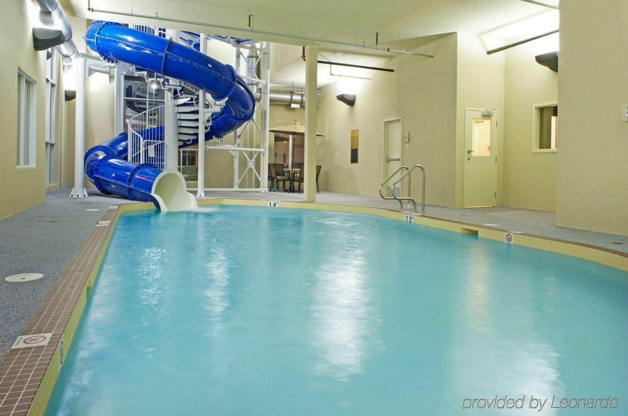 Holiday Inn Express Hotel & Suites Edson By Ihg Eksteriør bilde