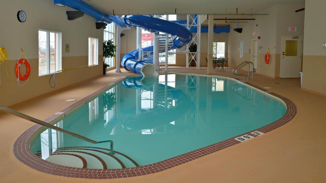 Holiday Inn Express Hotel & Suites Edson By Ihg Eksteriør bilde