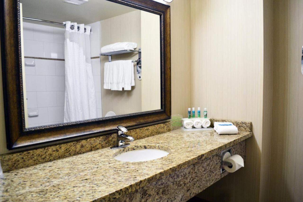Holiday Inn Express Hotel & Suites Edson By Ihg Eksteriør bilde