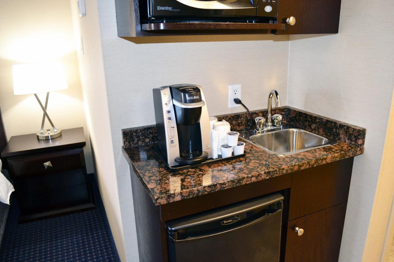 Holiday Inn Express Hotel & Suites Edson By Ihg Eksteriør bilde