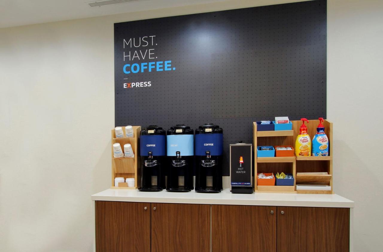Holiday Inn Express Hotel & Suites Edson By Ihg Eksteriør bilde