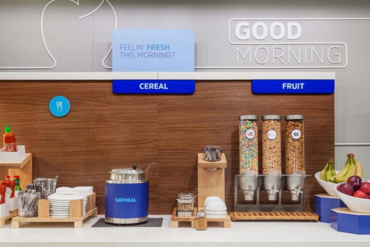 Holiday Inn Express Hotel & Suites Edson By Ihg Eksteriør bilde