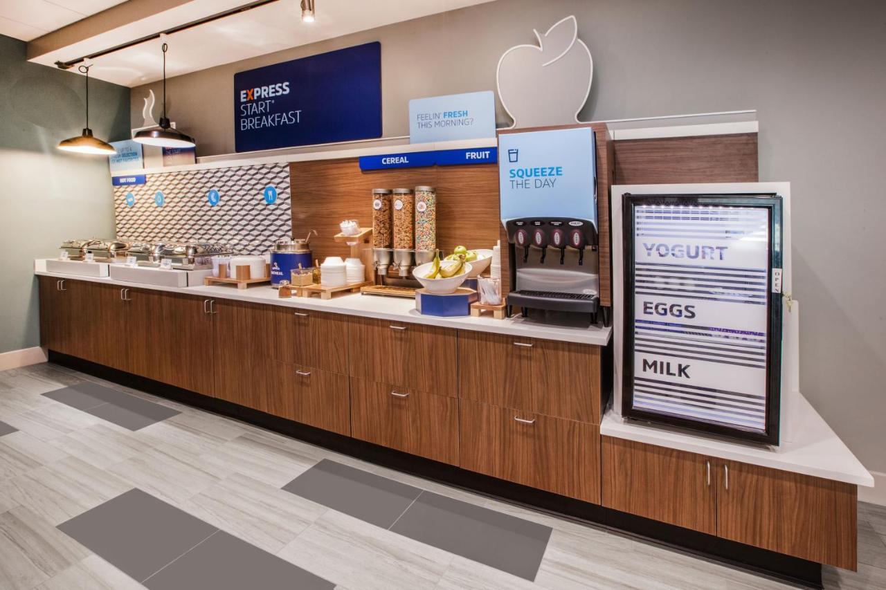 Holiday Inn Express Hotel & Suites Edson By Ihg Eksteriør bilde